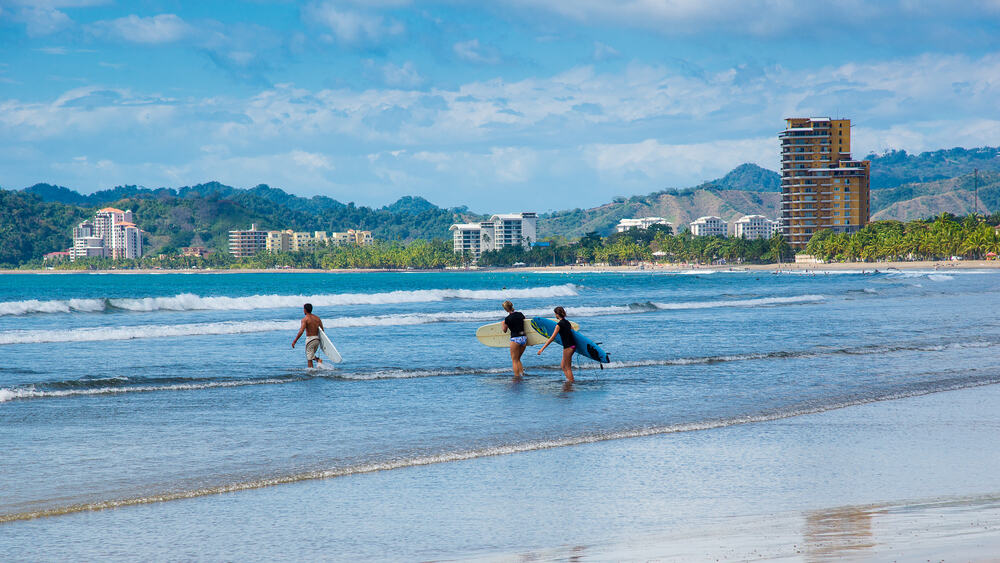 8 Best Surf Spots in Costa Rica
